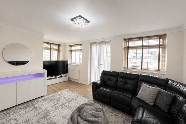 2 bed property, in 967 Harrow Road HA0, £385,000