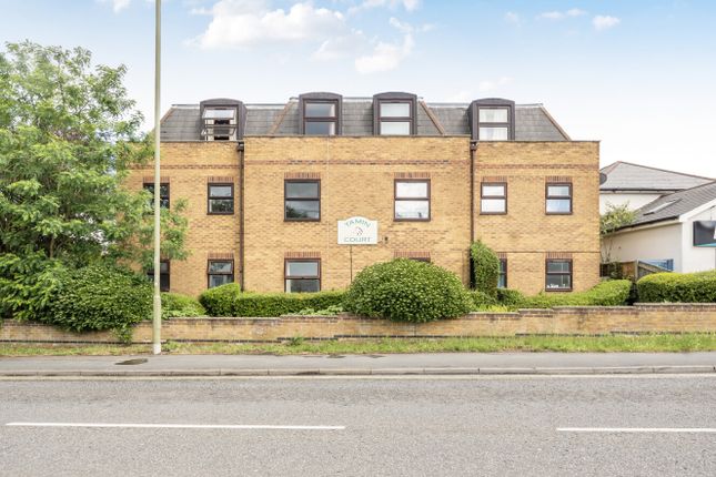 2 bed property, in Bournemouth Road, £190,000