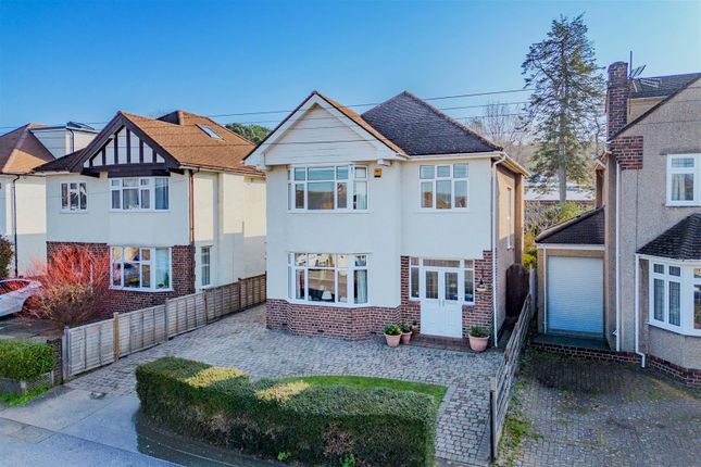 4 bed property, in Handsome Detached Home On The Dell, £1,075,000