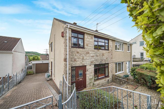 3 bed property, in Fairview Close, £180,000