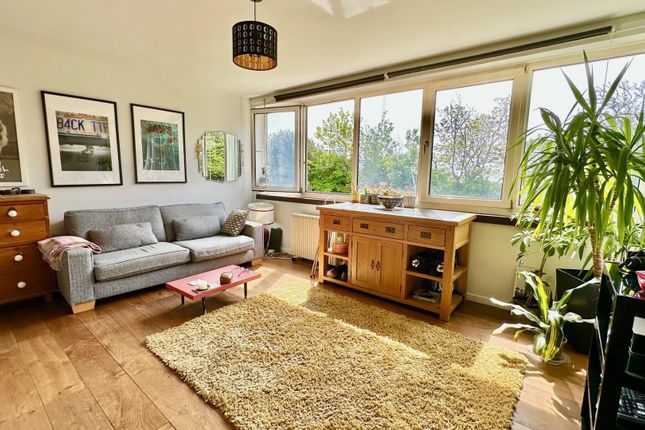1 bed property, in Quarry House, £125,000