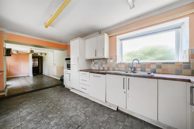 4 bed property, in New Street, £140,000