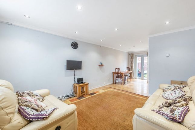 3 bed property, in Daintry Close, £450,000