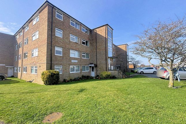 2 bed property, in Wickham Court, £135,000