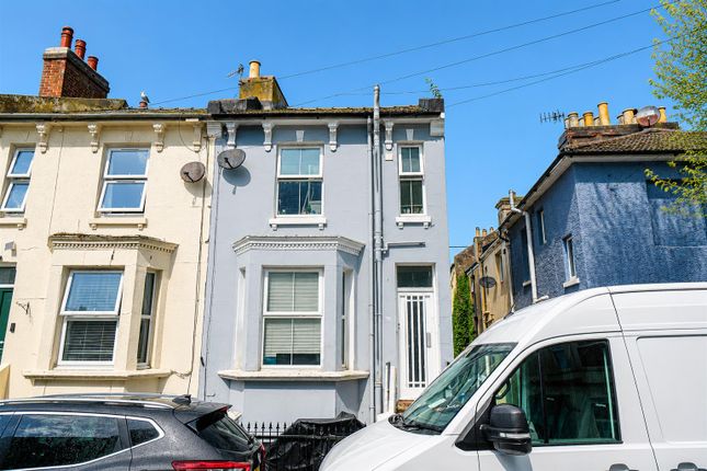 4 bed property, in Manor Road, £220,000