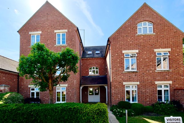 1 bed property, in Baker Close, £152,995