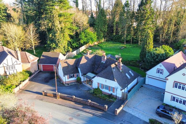 4 bed property, in Meadowcourt Road, £750,000
