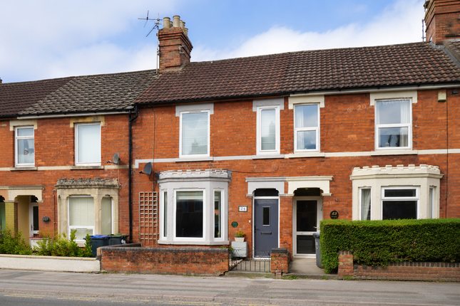 2 bed property, in Station Road, £290,000