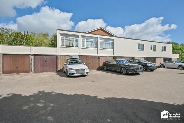 3 bed property, in Conifer Close, £380,000