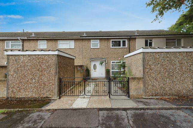 3 bed property, in Deeping Close, £190,000