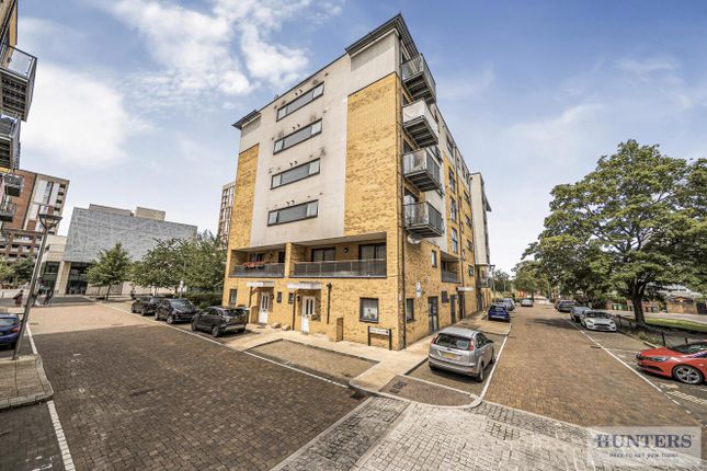 2 bed property, in Mere Road, £325,000