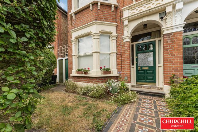 3 bed property, in Merlin Road, £975,000