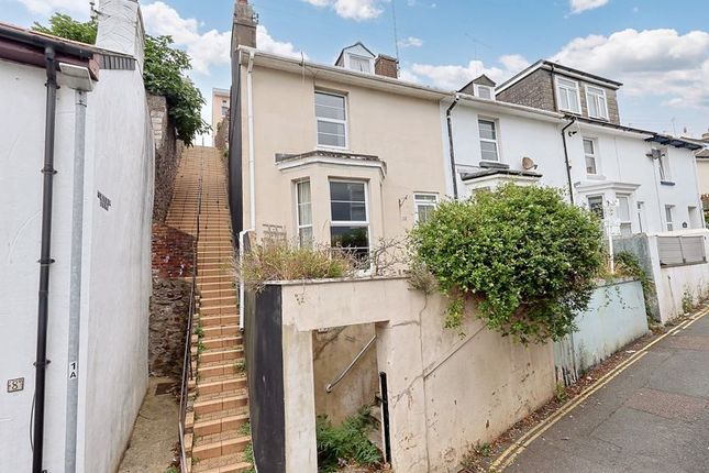 3 bed property, in Station Hill, £140,000