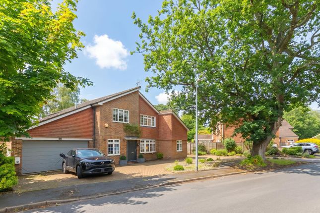 4 bed property, in Heath Court, £900,000