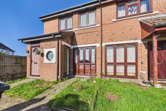 1 bed property, in Padbury Close, £170,000