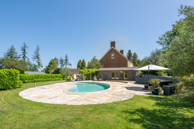 6 bed property, in North Trade Road, £2,000,000
