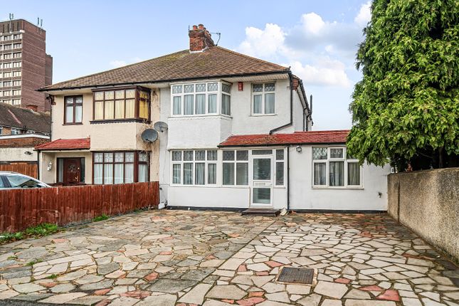 4 bed property, in Hatherley Crescent, £600,000