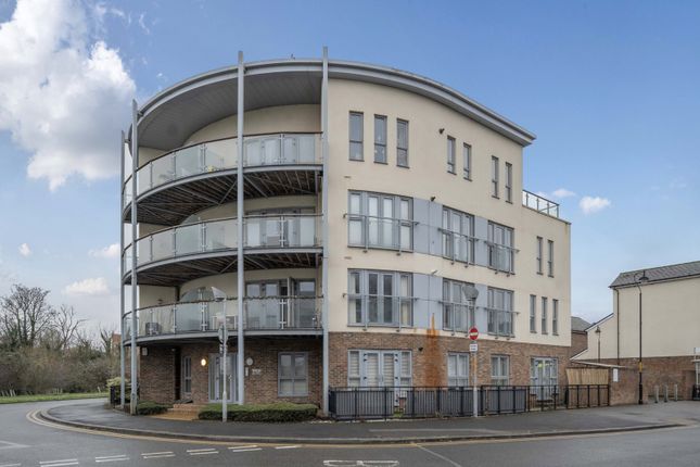 1 bed property, in Liverymen Walk, £200,000