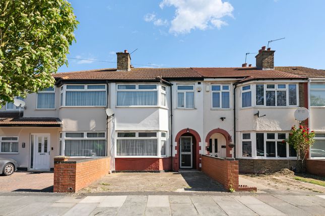 3 bed property, in Dormers Avenue, £550,000