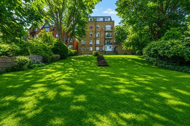 2 bed property, in Shepherds Hill, £685,000