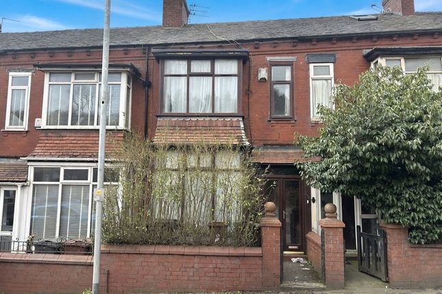 3 bed property, in Abbey Hills Road, £170,000