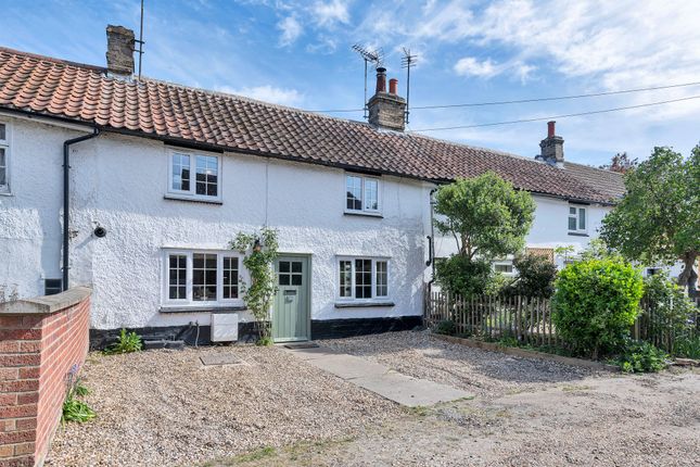 2 bed property, in High Street, £385,000