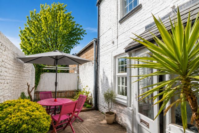 2 bed property, in Thanet Road, £240,000