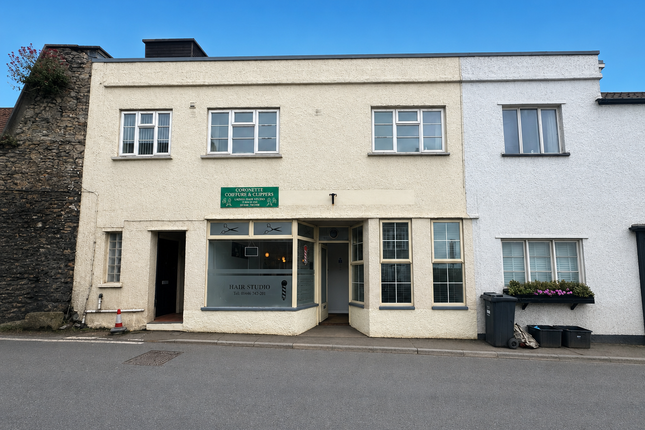 1 bed property, in West Street, £250,000