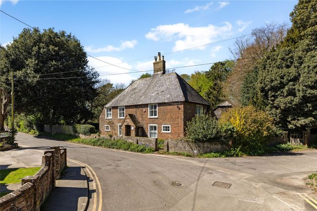 4 bed property, in Hull Place, £750,000