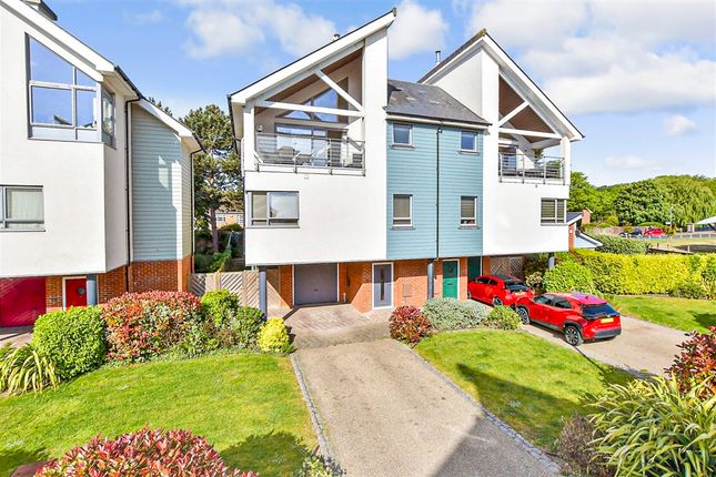 4 bed property, in Moncrieff Gardens, £770,000