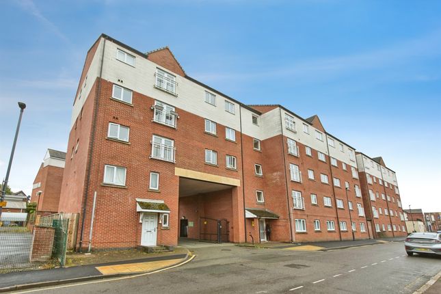 2 bed property, in Great Northern Road, £110,000