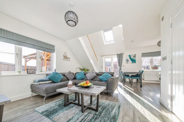 4 bed property, in Chamomile Close, £465,000