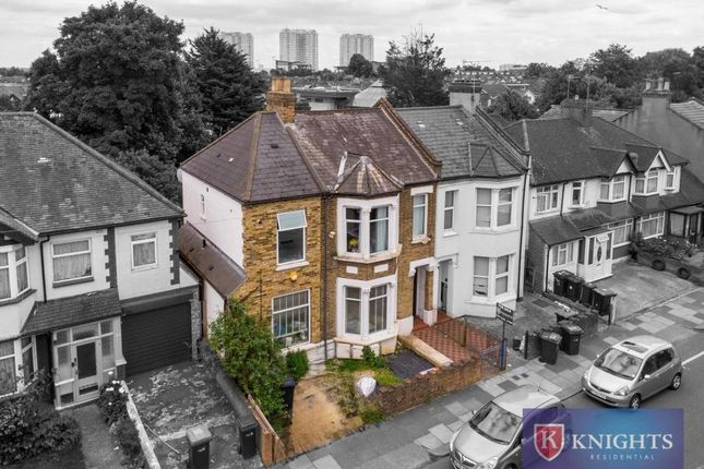 2 bed property, in Latymer Road, £245,000