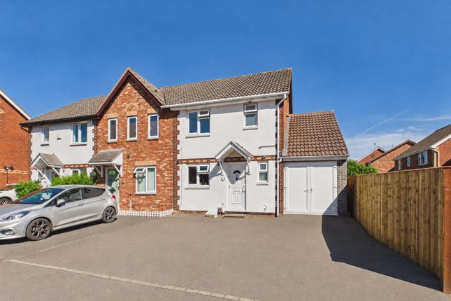 3 bed property, in Stocken Close, £295,000