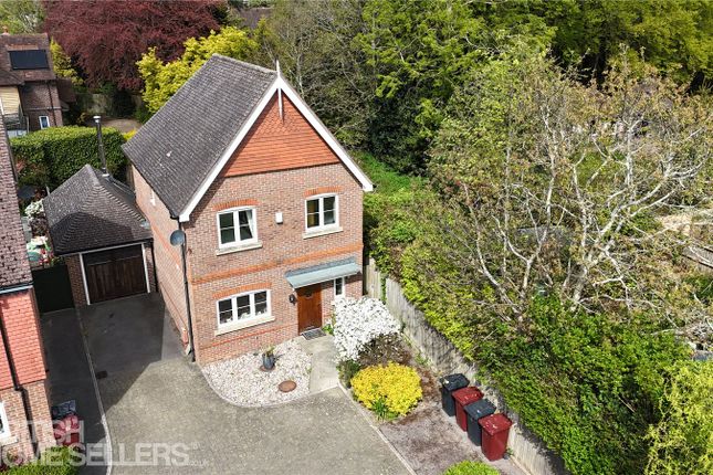 3 bed property, in Meadow Close, £475,000