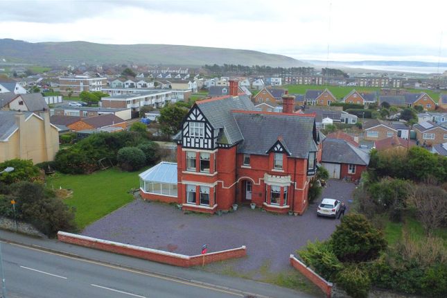 7 bed property, in Pier Road, £495,000