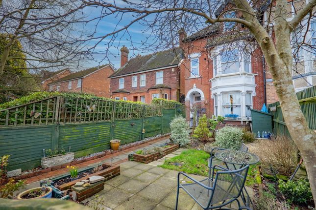 1 bed property, in Hastings Road, £168,000