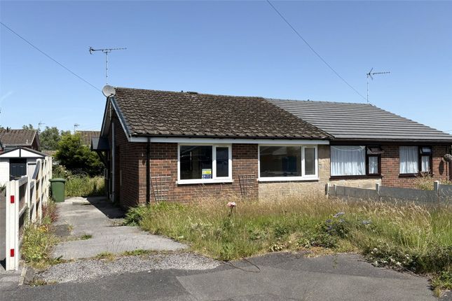 2 bed property, in Lawrence Avenue, £180,000