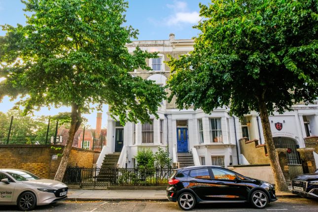 1 bed property, in 112B Lancaster Road, £205,000