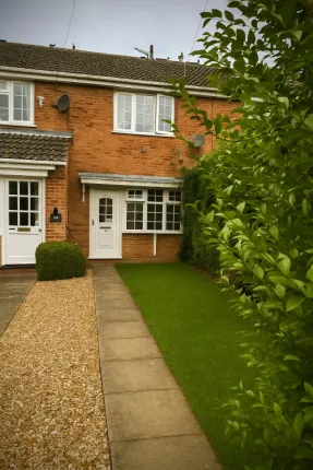 2 bed property, in Langdale Grove, £195,000