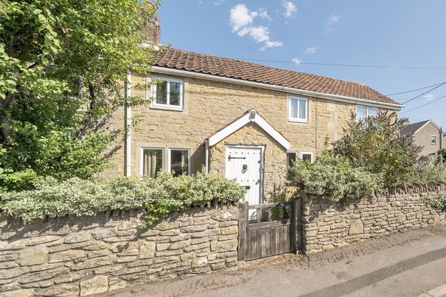 3 bed property, in Woodrow Road, £300,000