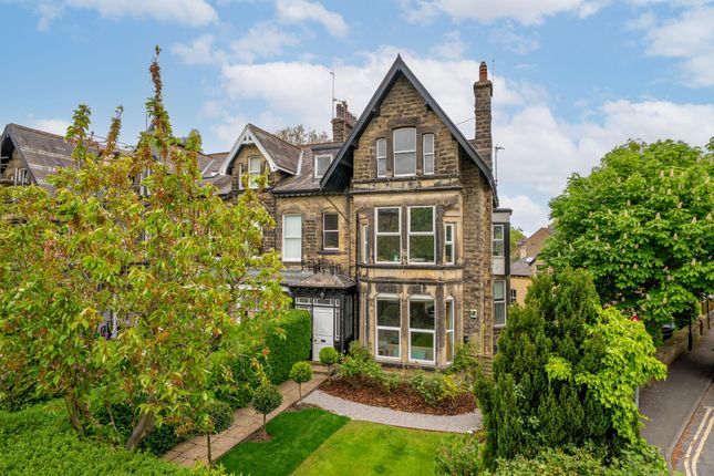 2 bed property, in Lancaster Road, £225,000
