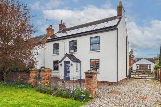4 bed property, in Welland Road, £595,000
