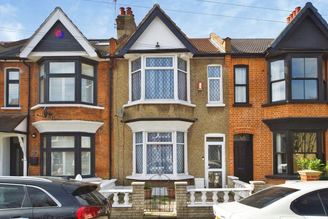 3 bed property, in Hatherley Gardens, £525,000
