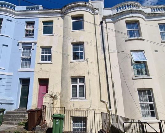 3 bed property, in Radnor Place, £160,000
