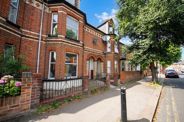6 bed property, in Wantage Road, £500,000
