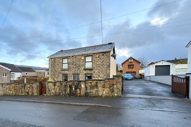 3 bed property, in Hill Street, £355,000