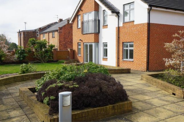 1 bed property, in Alcester Road South, £120,000