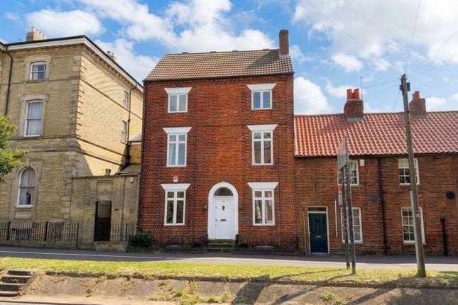 4 bed property, in North Parade, £275,000