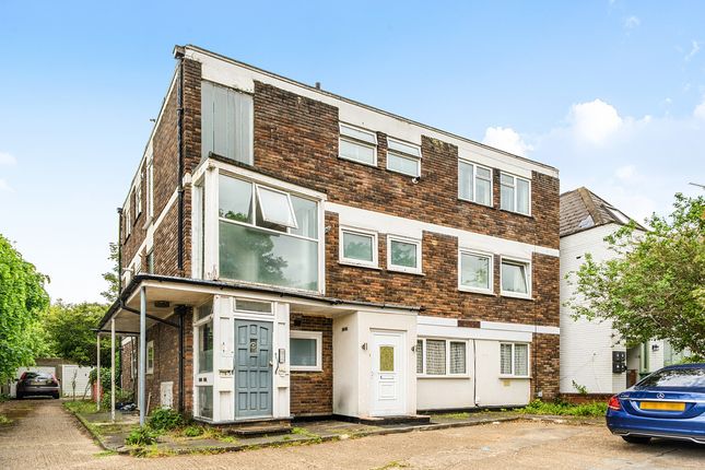 2 bed property, in Stanmore Hill, £350,000